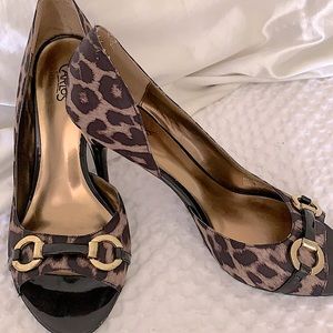 Carlos Santana leopard print peep toe heels